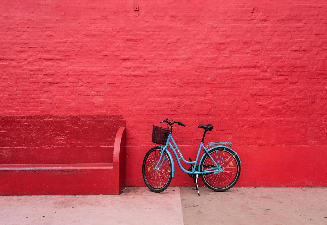 Malen nach Zahlen - Rotes Fahrrad vor der Steinwand - DIY Painting
